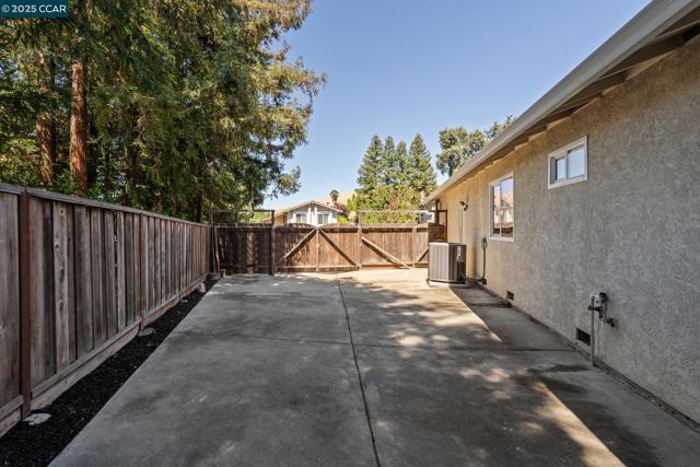 1826 Yolanda Circle, Clayton CA: https://media.crmls.org/mediaz/3a3e34f3-67b9-4611-9316-329e8ef71631.jpg
