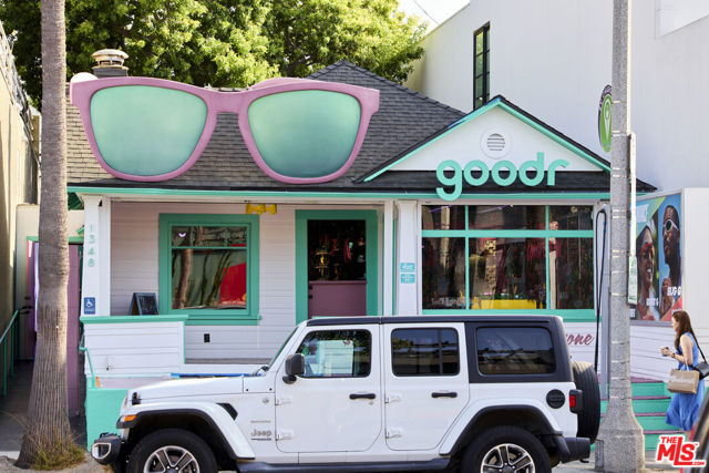 Take a walk down Abbot Kinney before exploring The Nexus Retreat.