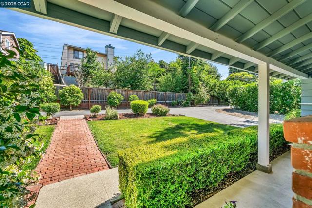 57 Jemco Ct, Pleasant Hill CA: https://media.crmls.org/mediaz/3a3e65f9-ee0b-4b9b-aa9e-53d6f5294bc0.jpg