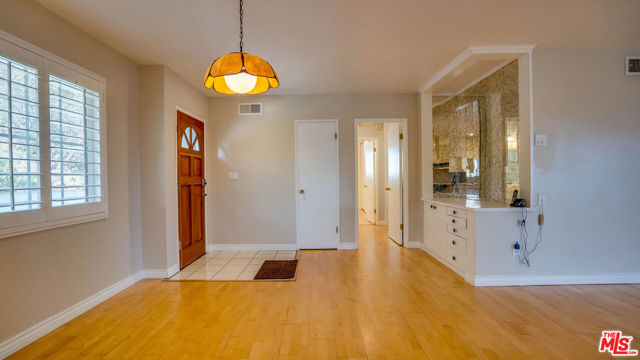 9631 CRYSTAL VIEW Drive, Tujunga CA: https://media.crmls.org/mediaz/3a3ead8f-a3dc-4d9a-8e02-db66f97069c2.jpg