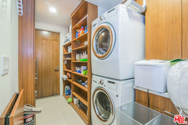 1 W Century Drive, Los Angeles CA: https://media.crmls.org/mediaz/3a3ecdd1-5a0a-4ad3-a5be-55831cf6da01.jpg