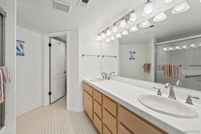 7560 Eads Ave, La Jolla CA: https://media.crmls.org/mediaz/3a3f14c2-1e99-4bf1-b02d-66d82c1e623b.jpg