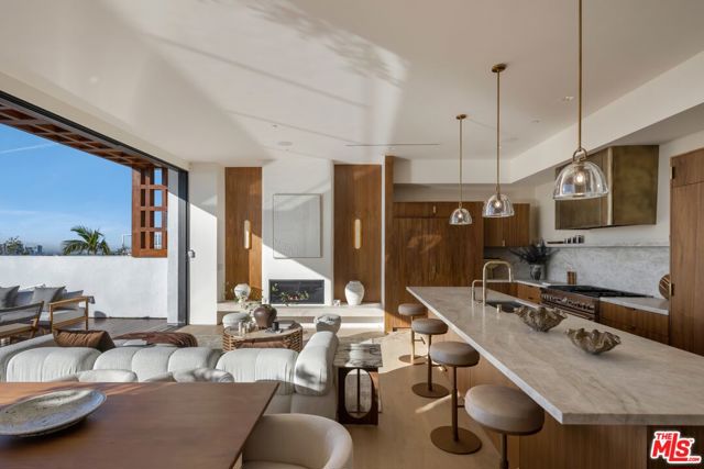 1525 Marlay Drive, Los Angeles CA: https://media.crmls.org/mediaz/3a3f5bd1-8214-4f17-b9f0-c8b6f5103a59.jpg