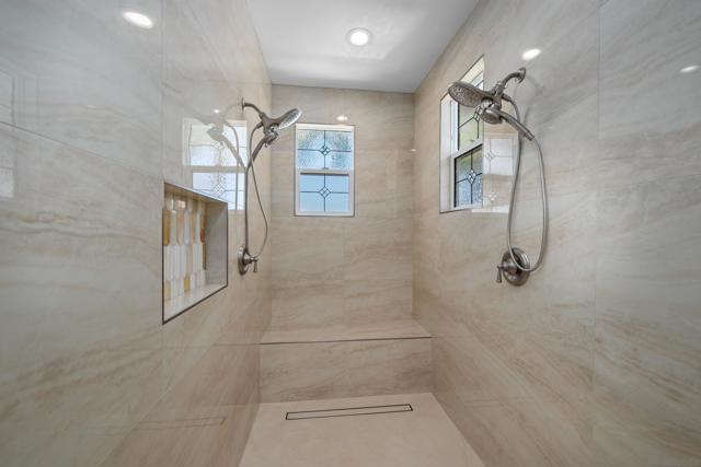 836 Jensen Ct, Encinitas CA: https://media.crmls.org/mediaz/3a3ff364-cbbb-4e82-9423-466101e51888.jpg