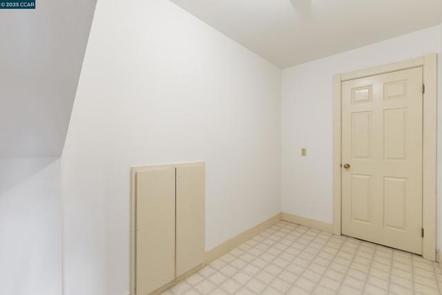 25 Watchwood Ct, Orinda CA: https://media.crmls.org/mediaz/3a40b2db-aa93-4c62-9a44-64dbb0712710.jpg