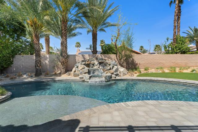 6 Taylor Avenue, Palm Desert CA: https://media.crmls.org/mediaz/3a40cf34-4ec6-4367-a3fb-3293be0a1ab0.jpg