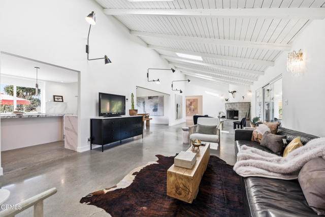 34 Vientos Road, Camarillo CA: https://media.crmls.org/mediaz/3a4113c2-f3b0-4038-afea-ce6476a94e26.jpg