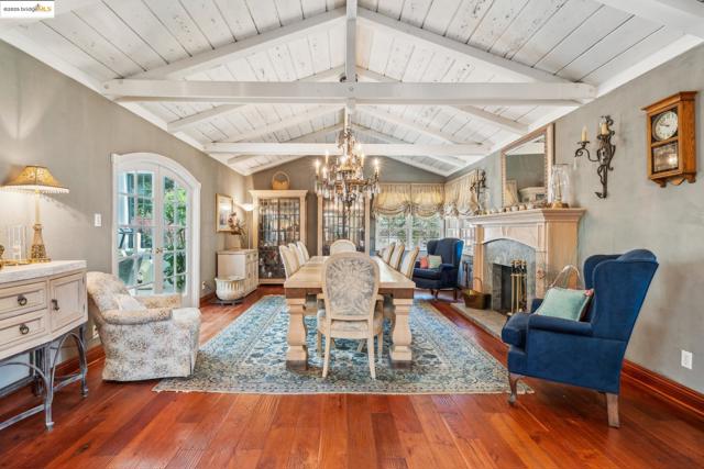 14 El Camino Moraga, Orinda CA: https://media.crmls.org/mediaz/3a412078-7454-47e7-ba5d-a19c5e772852.jpg
