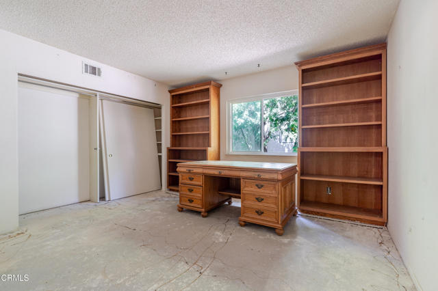 1069 Belleza Street, Camarillo CA: https://media.crmls.org/mediaz/3a41784f-41d7-490b-9237-d99e5ed55eb6.jpg