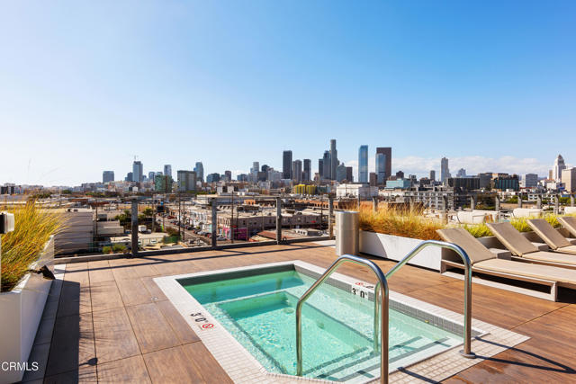 Detail Gallery Image 30 of 40 For 527 Molino St #110,  Los Angeles,  CA 90013 - 2 Beds | 1/1 Baths
