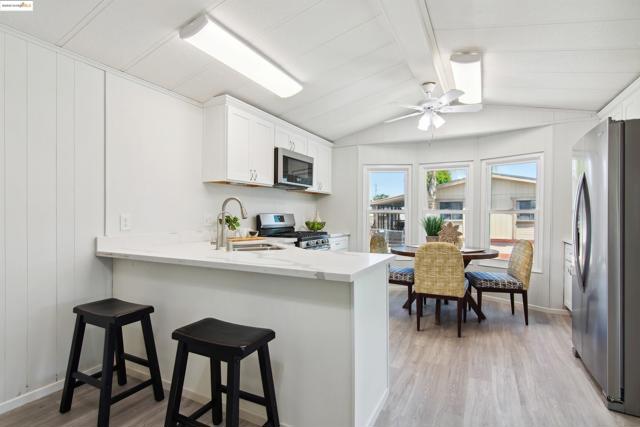 301 Alcott Ct, Bethel Island CA: https://media.crmls.org/mediaz/3a418a54-2906-4c83-b5e5-dcdd55666cba.jpg