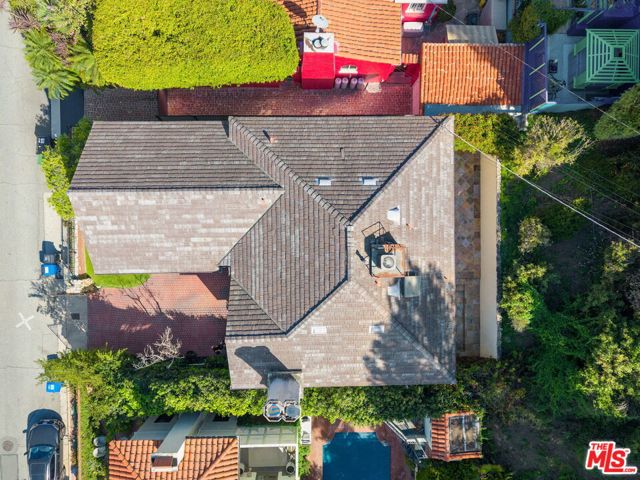 1610 N Beverly Drive, Beverly Hills CA: https://media.crmls.org/mediaz/3a42448b-a7d0-4c00-a162-a54a9b3e2c7d.jpg