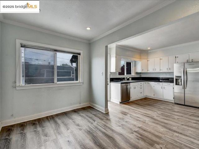 4211 Market St, Oakland CA: https://media.crmls.org/mediaz/3a424eb2-5a86-4aa2-bf0b-402a48f814f8.jpg