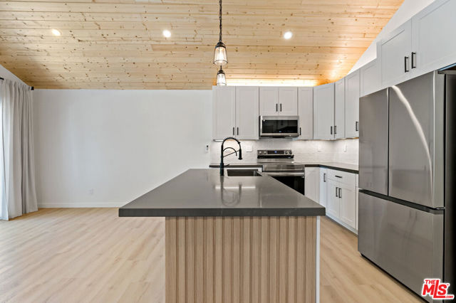 23906 1/2 Darbun Drive, Newhall CA: https://media.crmls.org/mediaz/3a42bc97-de88-4464-8087-6f32955111c5.jpg