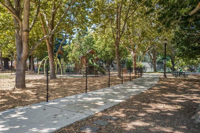 255 Robin Way, Menlo Park CA: https://media.crmls.org/mediaz/3a433ff7-8636-40c0-86ea-926a8b8c95f9.jpg