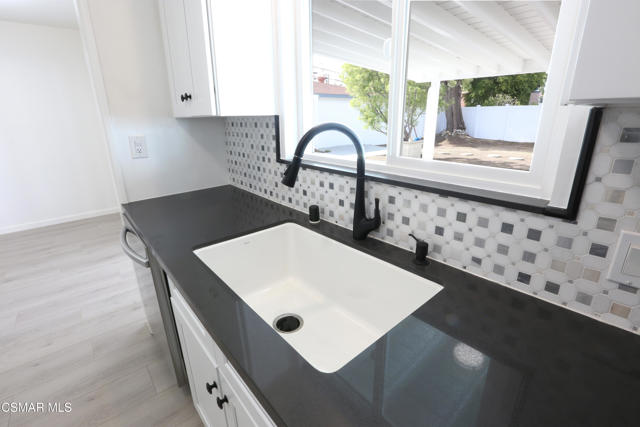 21935 Ybarra Road, Woodland Hills CA: https://media.crmls.org/mediaz/3a435ee2-1927-419f-82f9-d276c18ade8f.jpg