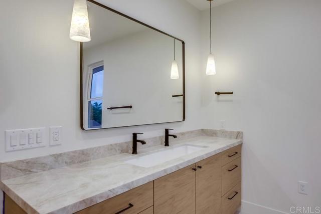 5380 Los Robles Drive, Carlsbad CA: https://media.crmls.org/mediaz/3a4453a3-62af-4ad0-8edb-502bb35449e7.jpg