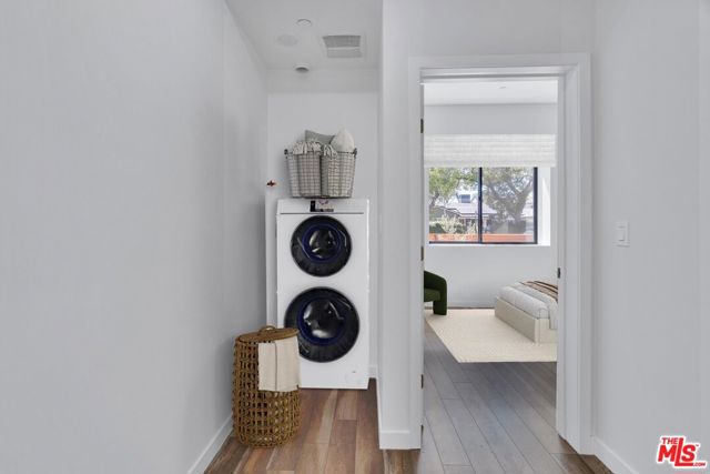 5622 Willowcrest Avenue, North Hollywood CA: https://media.crmls.org/mediaz/3a447e86-9579-44c0-86ea-0e8559e47ccb.jpg