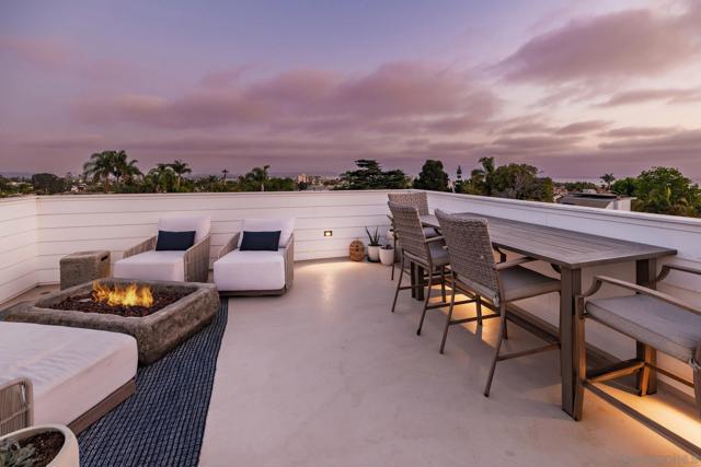 1041 Van Nuys St, San Diego CA: https://media.crmls.org/mediaz/3a456d33-b35c-4218-9067-e7db88788ffa.jpg