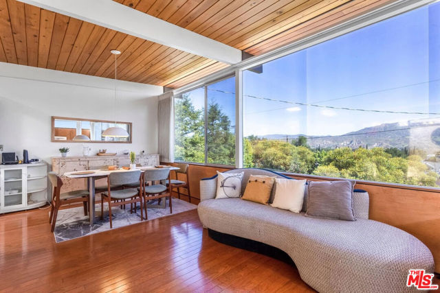 8554 Day Street, Sunland CA: https://media.crmls.org/mediaz/3a45aebd-2e9f-4725-97a8-27ee989d071d.jpg