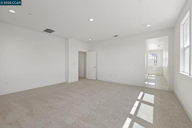 8121 Vessel Way, Sacramento CA: https://media.crmls.org/mediaz/3a4626f6-61d4-4167-86dd-9ec96d3ce526.jpg