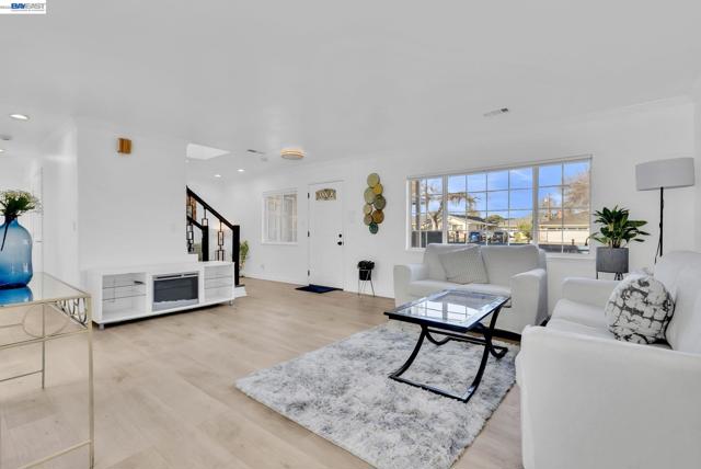 Image 6 of 43 For 1532 Kooser Rd