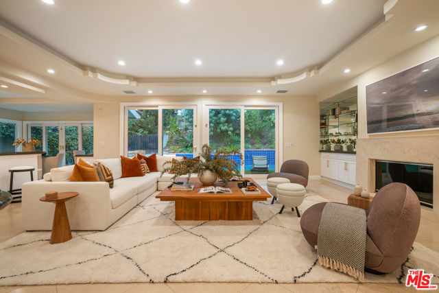 Image 16 of 33 For 16633 Park Lane Circle