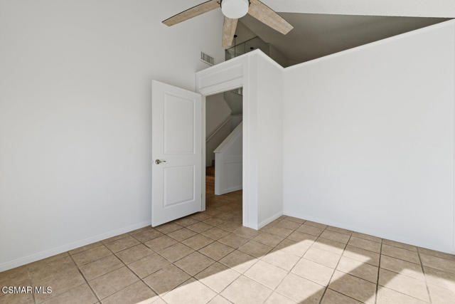 15494 Kernvale Avenue, Moorpark CA: https://media.crmls.org/mediaz/3a4752ec-c2c5-41fc-9f06-015e117e34a4.jpg