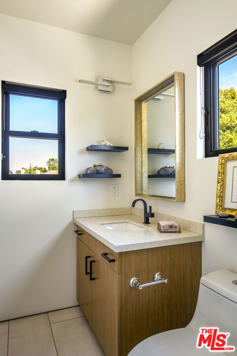 2656 32nd Street, Santa Monica CA: https://media.crmls.org/mediaz/3a476717-f4b9-4c76-8f3e-3dc26653a683.jpg