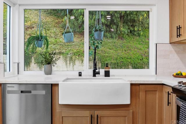 Detail Gallery Image 8 of 46 For 1356 Pleasant Hill St, Escondido,  CA 92026 - 3 Beds | 2 Baths