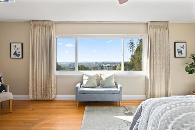 2567 Humboldt, San Leandro CA: https://media.crmls.org/mediaz/3a481283-3835-4c20-be49-6f1e19e8f3d5.jpg