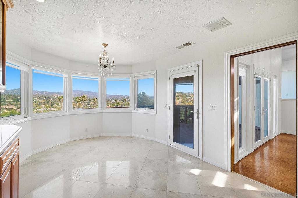 2448 Royal Crest - photo 9