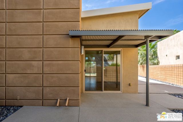 941 Oceo Circle, Palm Springs CA: https://media.crmls.org/mediaz/3a485b75-9dc2-4dce-9c9c-17c656c0a030.jpg