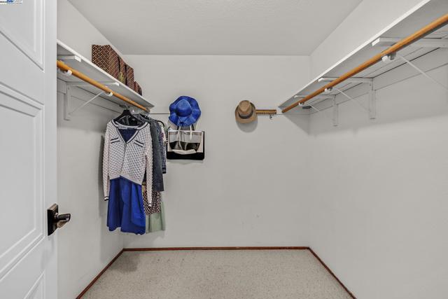 Image 22 of 42 For 45421 Parkmeadow Dr