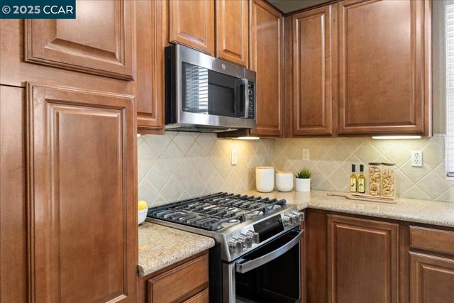 2201 Tsushima St, Hercules CA: https://media.crmls.org/mediaz/3a48fcce-1764-425c-909c-2f60c0f67c7d.jpg