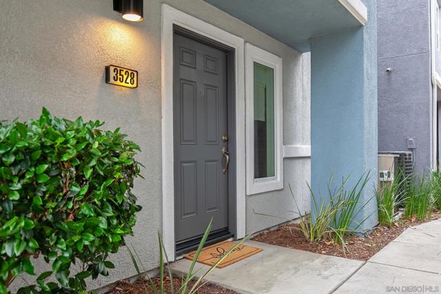 3528 Shoreline Bluff Ln, San Diego CA: https://media.crmls.org/mediaz/3a496269-5457-4899-9024-b2161f6343f6.jpg
