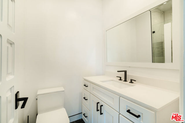 609 21st Place, Santa Monica CA: https://media.crmls.org/mediaz/3a49c4d5-bf0d-4529-9d0e-d95e7693117f.jpg