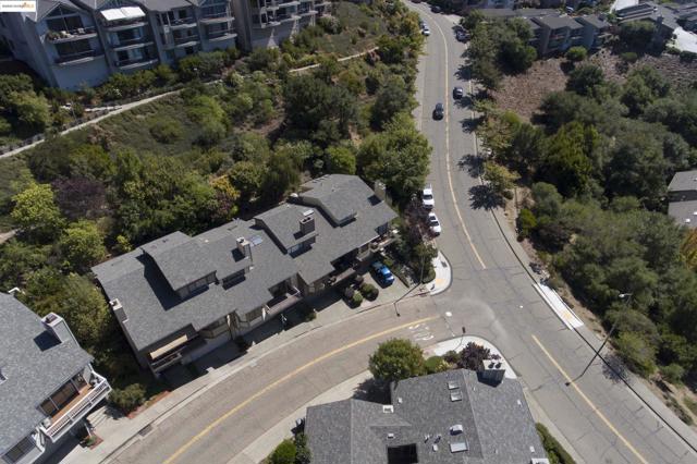 1881 Grand View Drive, Oakland CA: https://media.crmls.org/mediaz/3a4ba3b9-2071-418c-bd13-c67ca72f3800.jpg