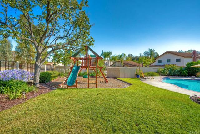 Detail Gallery Image 29 of 47 For 14013 Saddlewood Dr, Poway,  CA 92064 - 4 Beds | 3 Baths