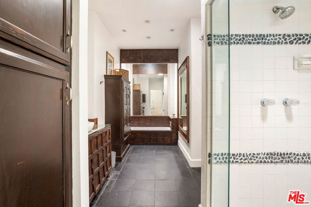 1647 N Beverly Glen Boulevard, Los Angeles CA: https://media.crmls.org/mediaz/3a4c496d-0b98-4dc4-9ccd-b9343333e564.jpg