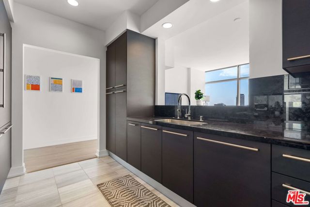 Image 10 of 45 For 900 Olympic Boulevard 33i