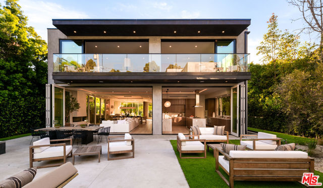 615 23rd Street, Santa Monica CA: https://media.crmls.org/mediaz/3a4d11aa-d785-4254-9fd8-6130026888cc.jpg