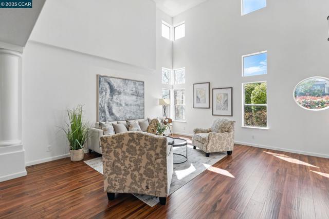 30300 Meridien Cir, Union City CA: https://media.crmls.org/mediaz/3a4d37cb-1aae-4994-820e-e5e483f62b01.jpg