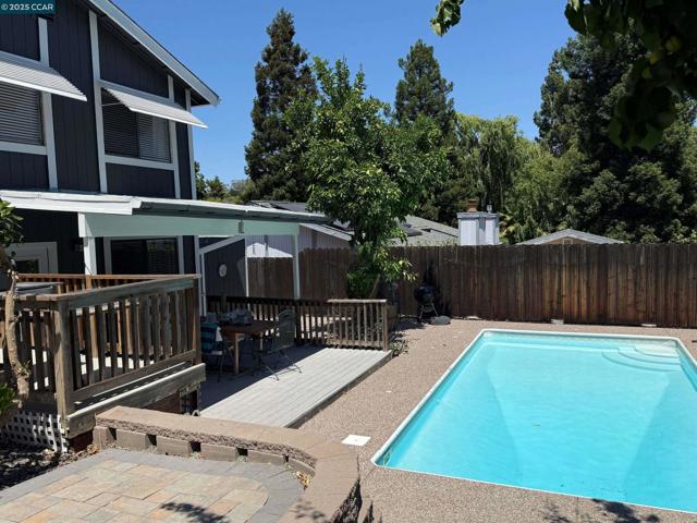 1274 Maywood Ln, Martinez CA: https://media.crmls.org/mediaz/3a4dea34-4e23-4aed-a2b9-425203a1cec4.jpg