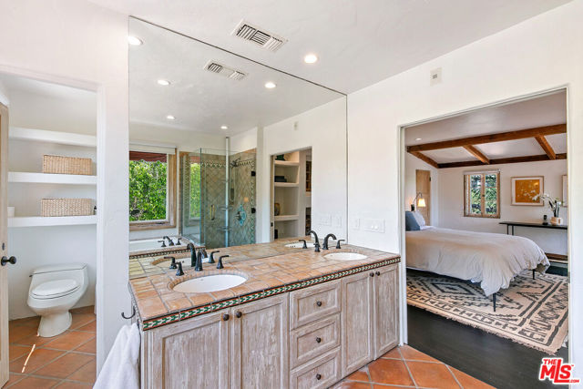 331 S Medio Drive, Los Angeles CA: https://media.crmls.org/mediaz/3a4df8d9-6995-4b5b-ad38-b52645bc6acb.jpg