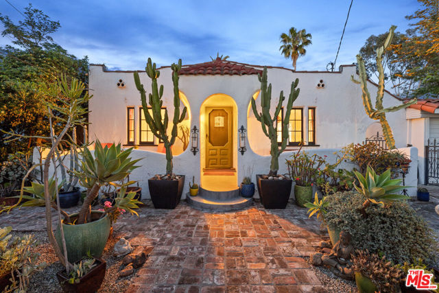 955 W Avenue 37, Los Angeles CA: https://media.crmls.org/mediaz/3a4dfde6-41fd-496b-bd55-c7544cc77f6e.jpg