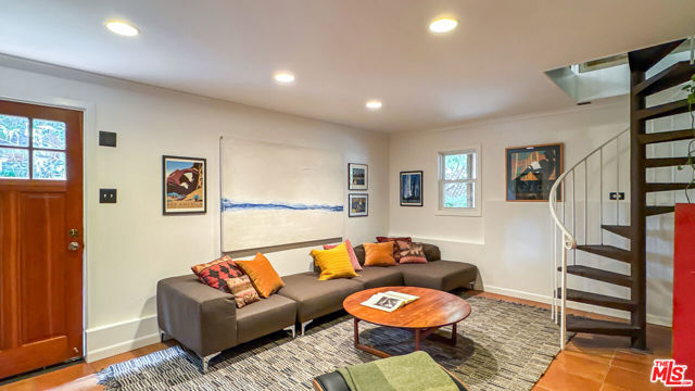 752 Country Club Drive, Burbank CA: https://media.crmls.org/mediaz/3a4e65b7-9dda-4c5c-8c72-20c62e405fe3.jpg