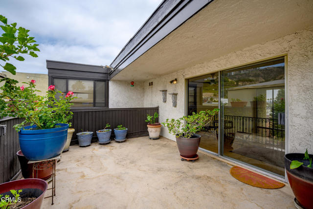 125 W Mountain Street, Glendale CA: https://media.crmls.org/mediaz/3a4f0a6f-9903-4b3e-99de-33b124baeb5b.jpg