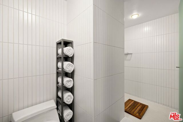 6253 Hollywood Boulevard, Los Angeles CA: https://media.crmls.org/mediaz/3a4f8d0a-7630-4947-9f68-50191342ded2.jpg