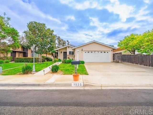 Detail Gallery Image 2 of 32 For 1925 Rock Springs Rd, San Marcos,  CA 92069 - 3 Beds | 2 Baths